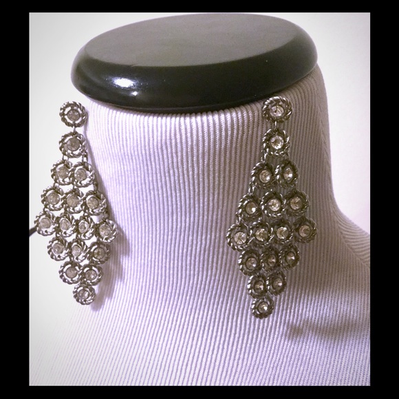 Jewelry - 💥 2 for $10 tear drop rhinestone earrings