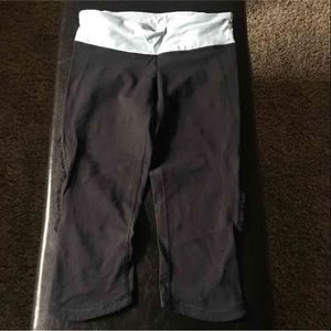 Great condition Lululemon crops size 4