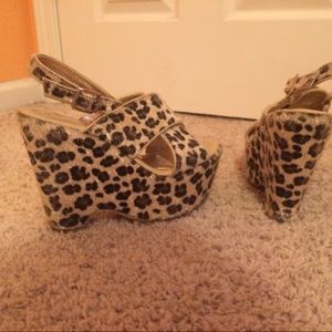Leopard print platform wedges with fur size 6.5