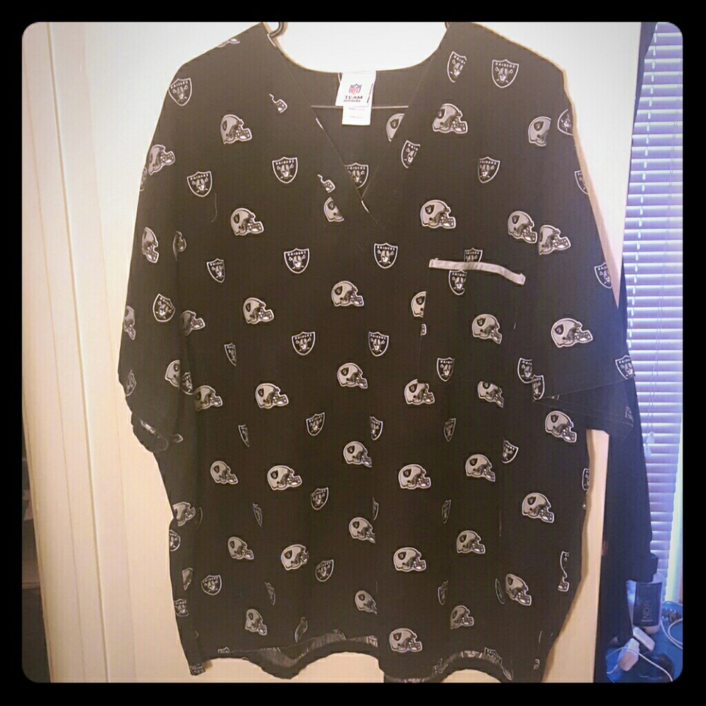 Raiders scrub top