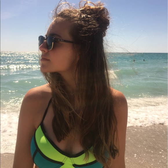 Meet your Posher, Daniela - Picture 1 of 1