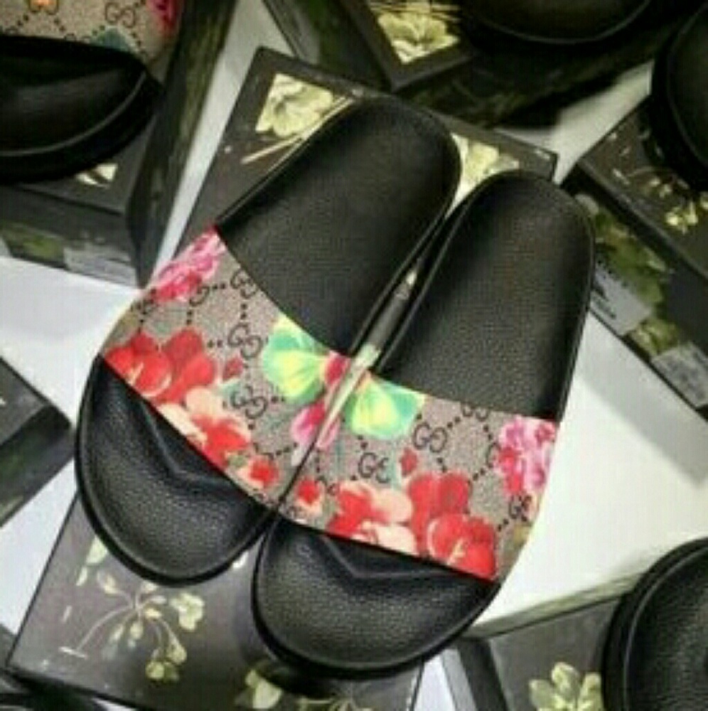 GUCCI LEATHER SLIDES SLIPPERS