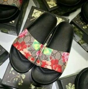 GUCCI LEATHER SLIDES SLIPPERS