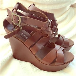 🎉KORKS🎉 Brown Platform Wedges