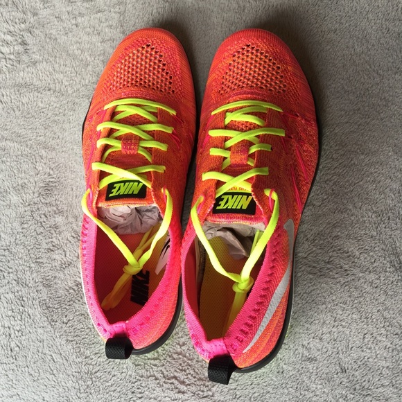 Nike Women's Flynit Focus 7.5 - Picture 3 of 5