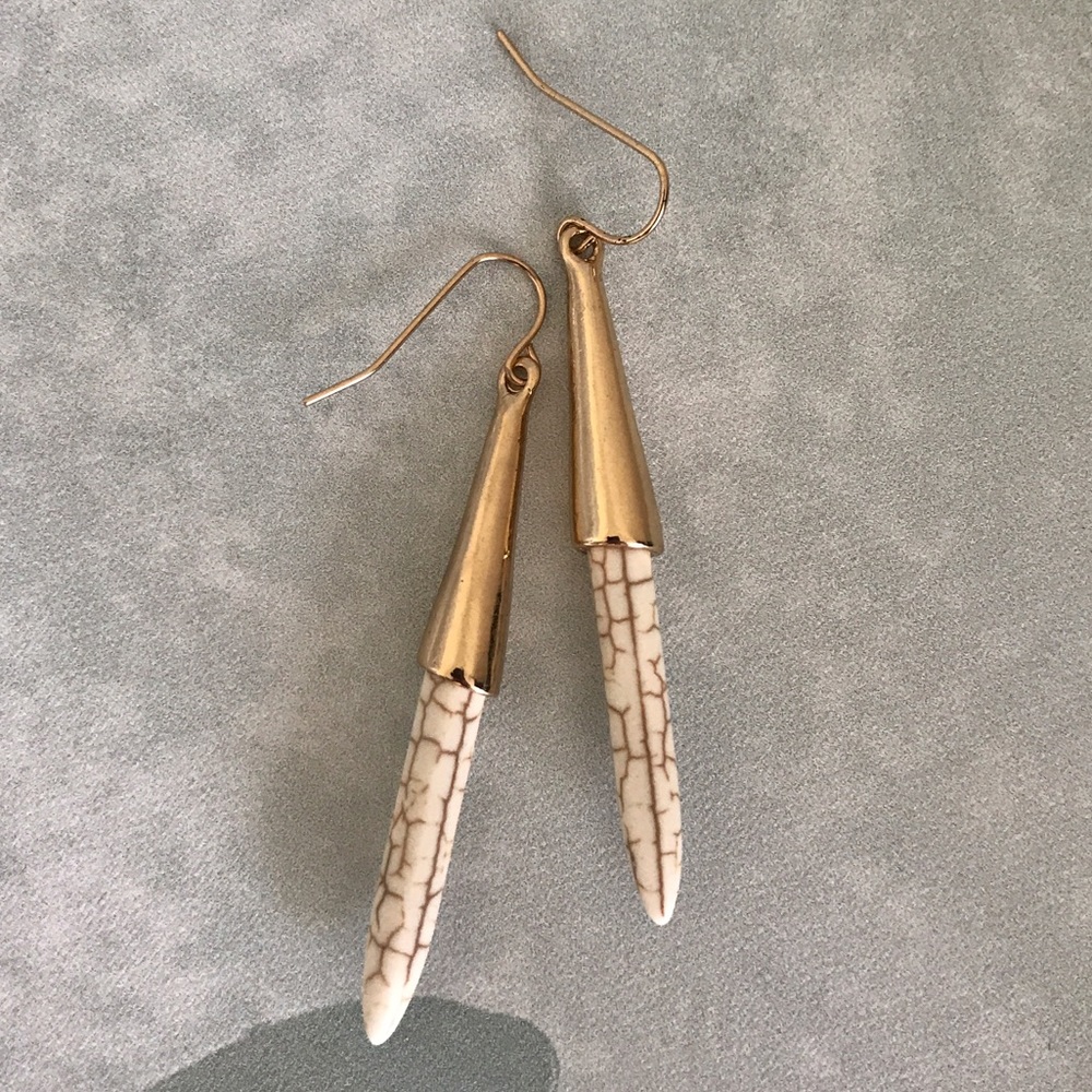 NWOT Faux Howlite or Turquoise Stick Earrings - Picture 2 of 6