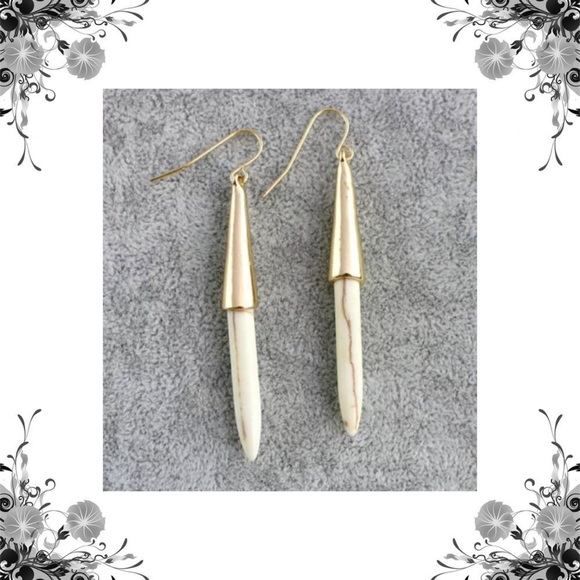 NWOT Faux Howlite or Turquoise Stick Earrings - Picture 4 of 6