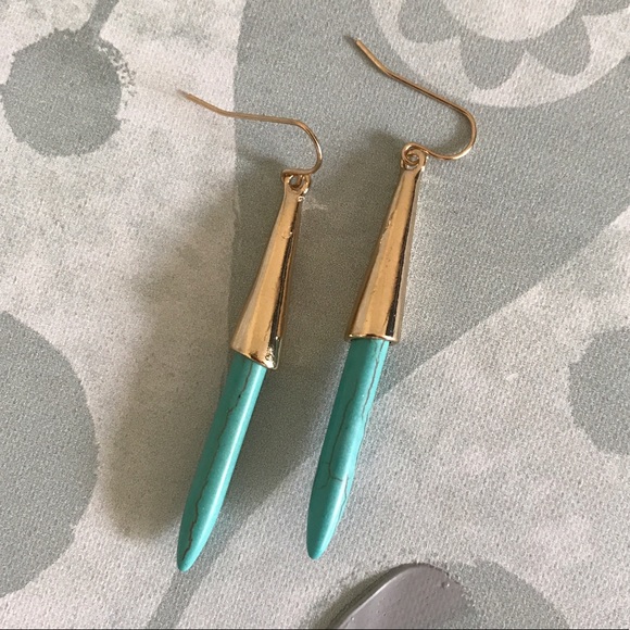NWOT Faux Howlite or Turquoise Stick Earrings - Picture 3 of 6