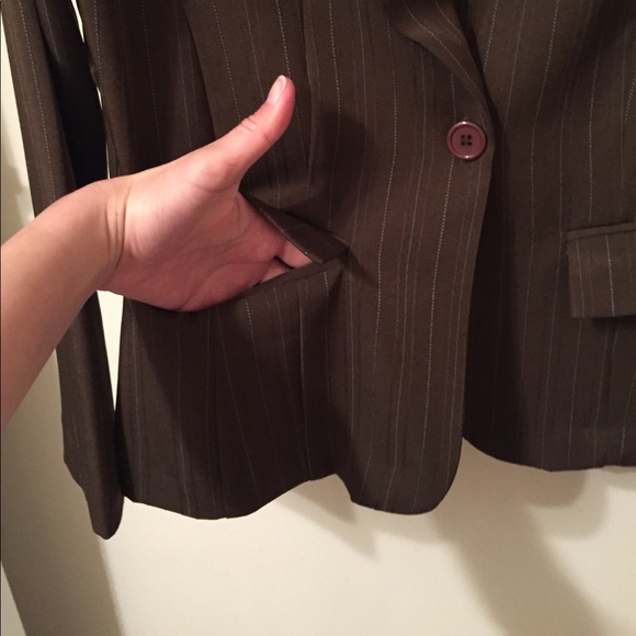 🆕NWT brown pinstripe blazer - Picture 6 of 8