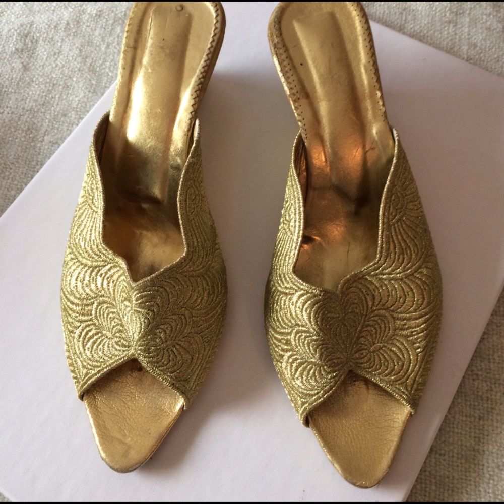 🌸spring cleaning🌸 vintage gold wedges