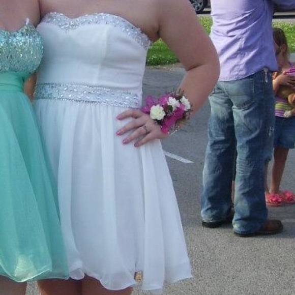 Prom/Formal Dresses - Picture 2 of 3