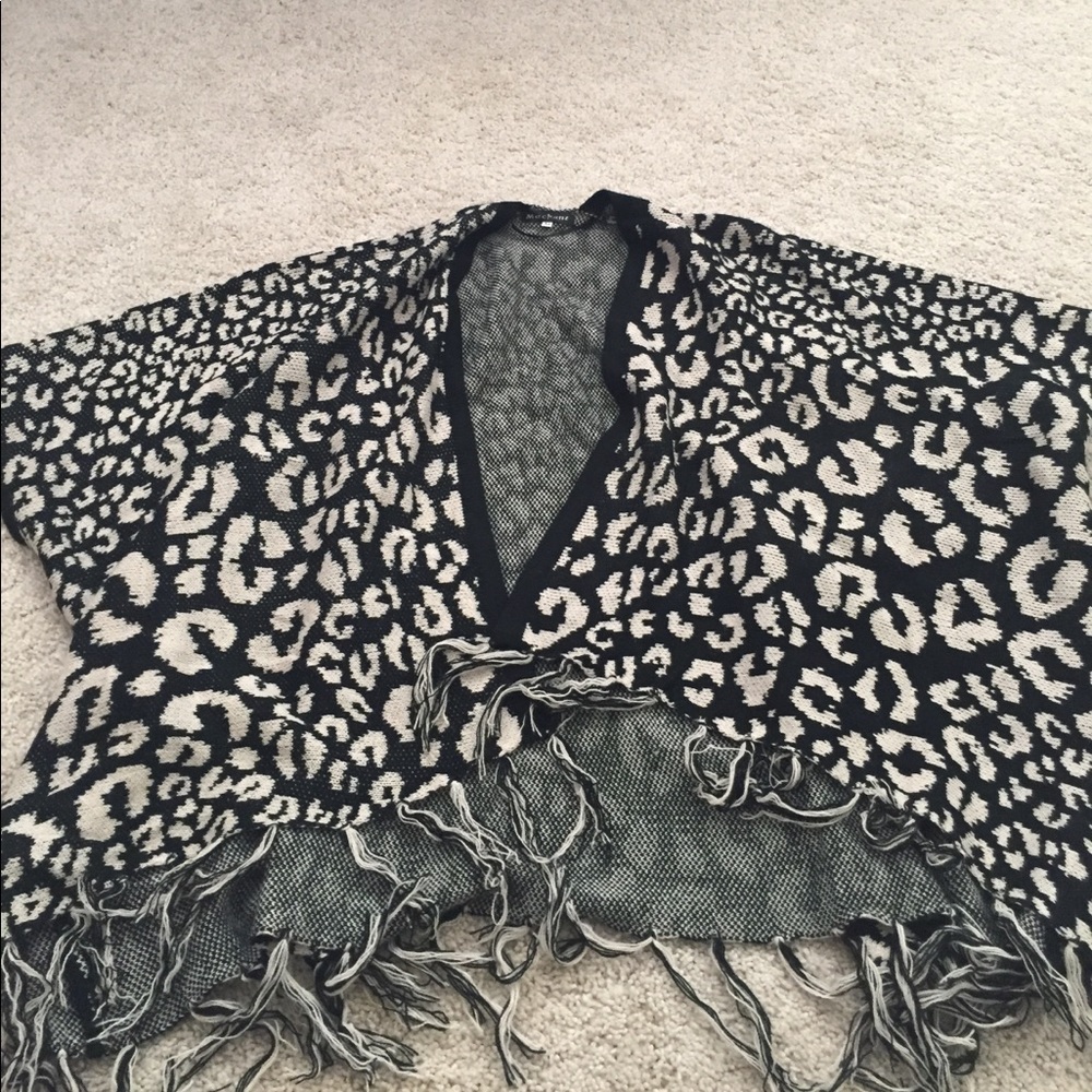 Boutique high low cardigan throw