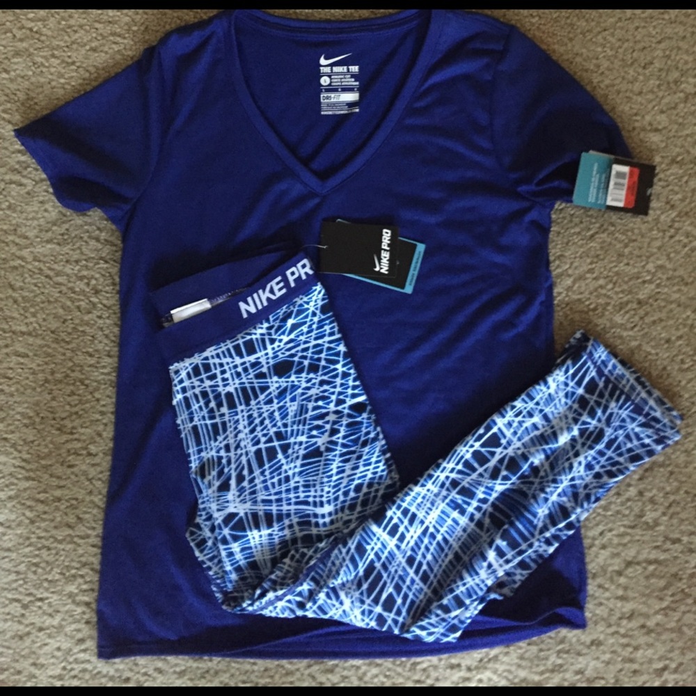 NIKE dri fit v neck matching Nike crop pants
