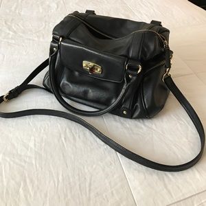 ❌SOLD❌ Black and gold satchel/handbag 🖤