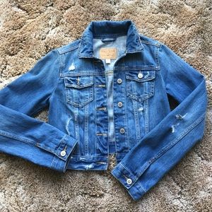 Cropped Hollister Denim Jacket. Size Small