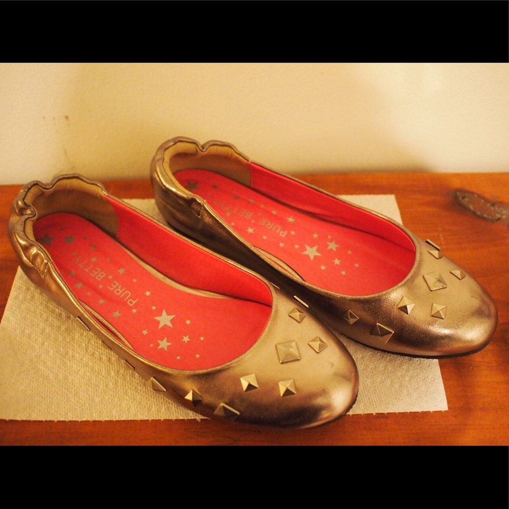 Flat shoes