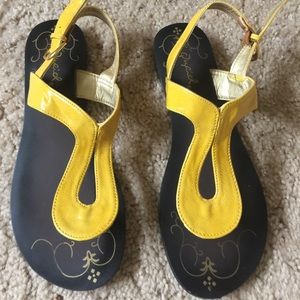 Going on vacation?  sandals tried on only! Sz 6