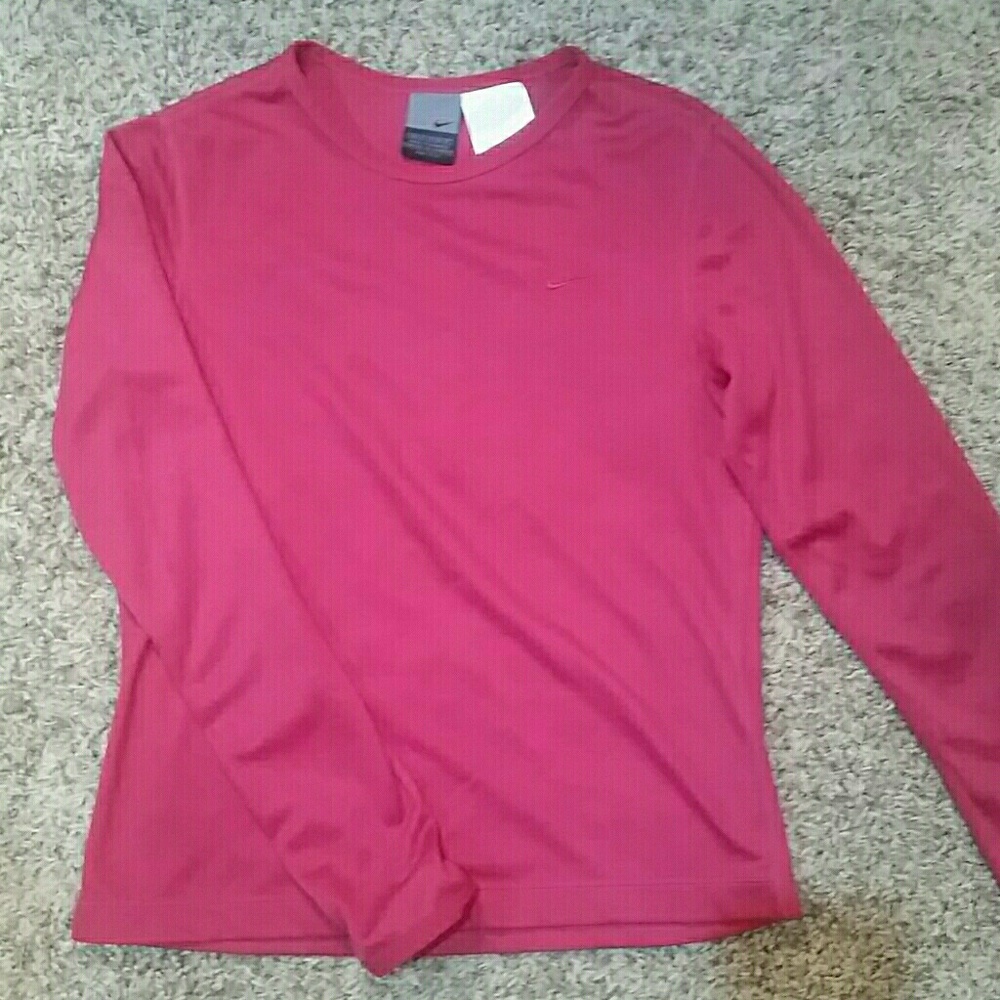 ⭐️3 for $20⭐️Nike Performance Dry Fit Sleeve Shirt