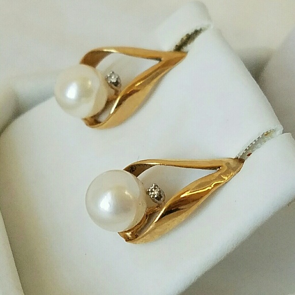 14k Pearl & Diamond Teardrop Earrings - Picture 2 of 4