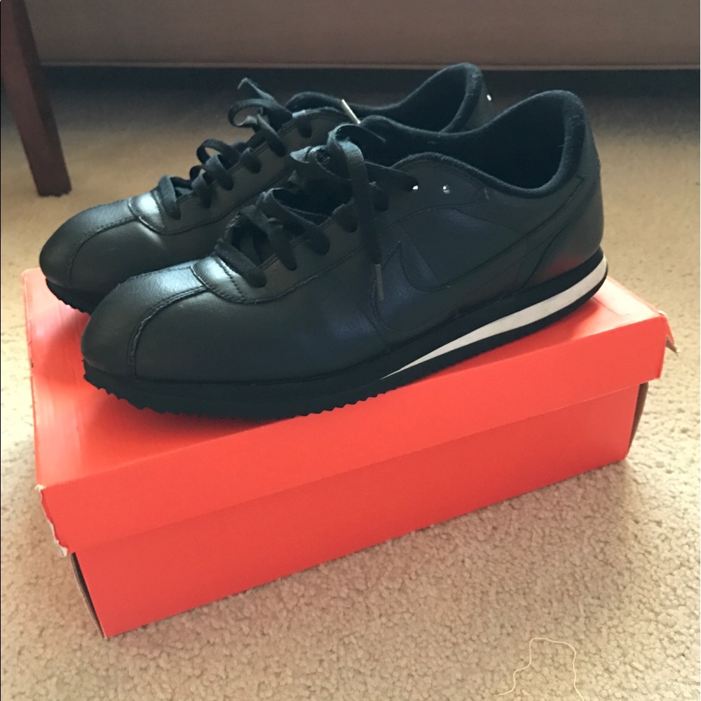 Black leather Nike men's shoes
