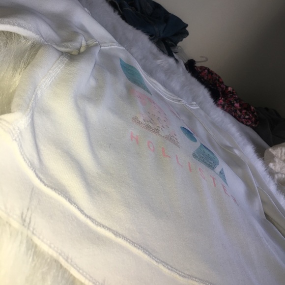 Hollister crewneck sweater - Picture 2 of 4