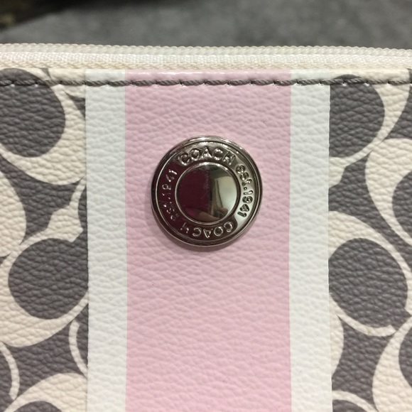 Coach Wristlet authentic - Picture 4 of 4