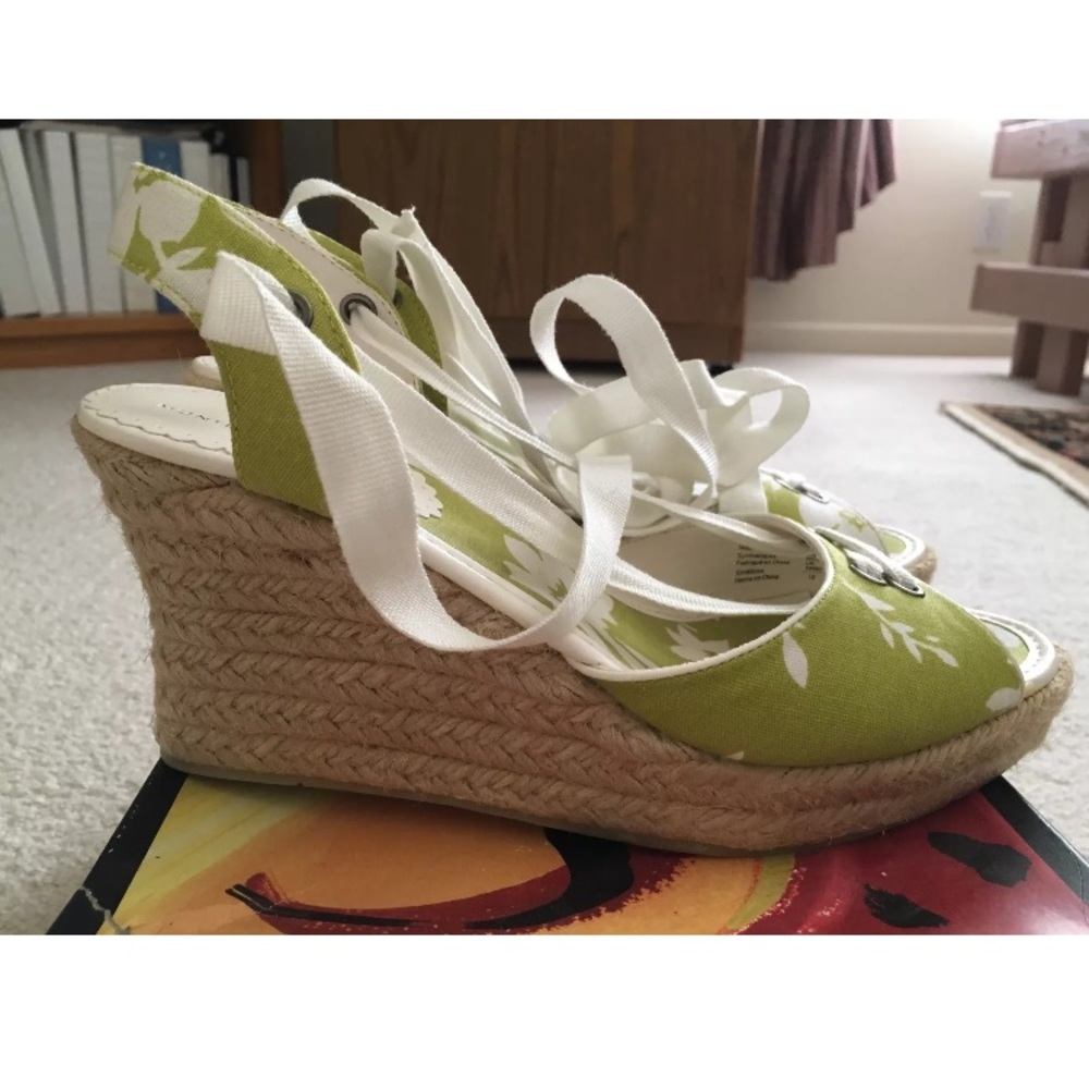 NEW floral lime green summer wedges size 8.5