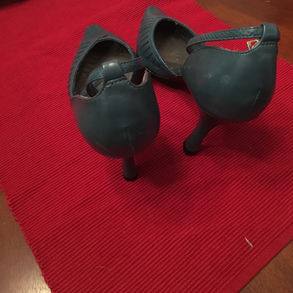Heels - Picture 2 of 2