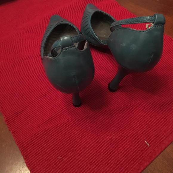 Heels - Picture 2 of 2