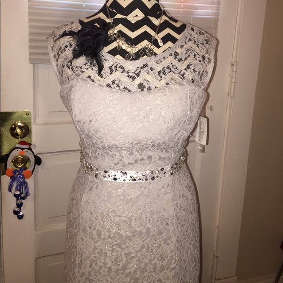 *PRICE DROP *Stunning silver gown BNWT! - Picture 2 of 8