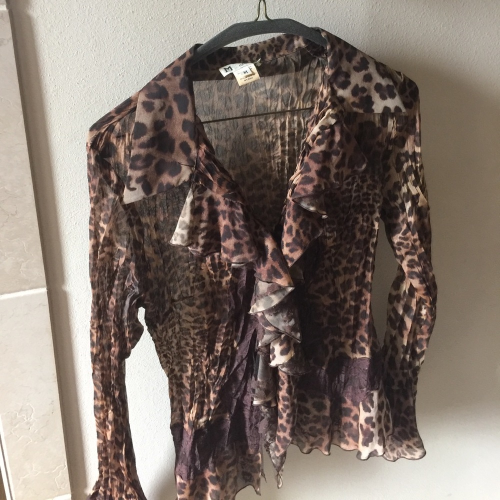 Flirty fun blouse Sz M