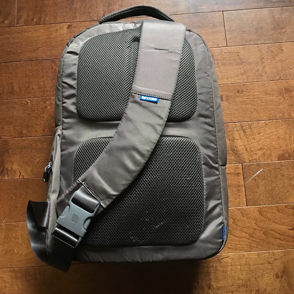 Incase laptop backpack. - Picture 3 of 4