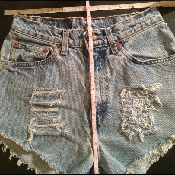 ❤️SALE❤️24/25 VINTAGE CUT OFF JEAN SHORTS LEVIS💗 - Picture 5 of 8