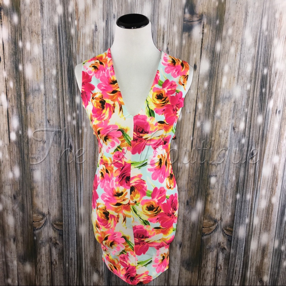 🎉CLEARANCE🎉 Pink Floral Plunging Neckline Dress - Picture 2 of 4