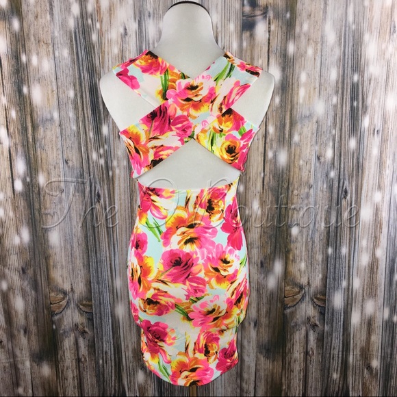 🎉CLEARANCE🎉 Pink Floral Plunging Neckline Dress - Picture 3 of 4