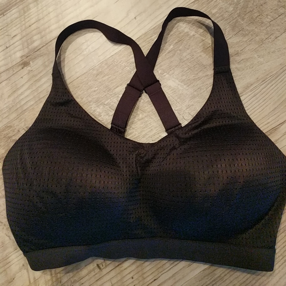 VS light weight sports bra