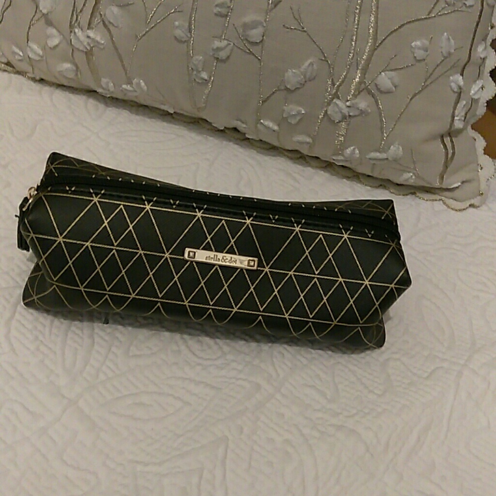 NWOT Stella and Dot poof bag