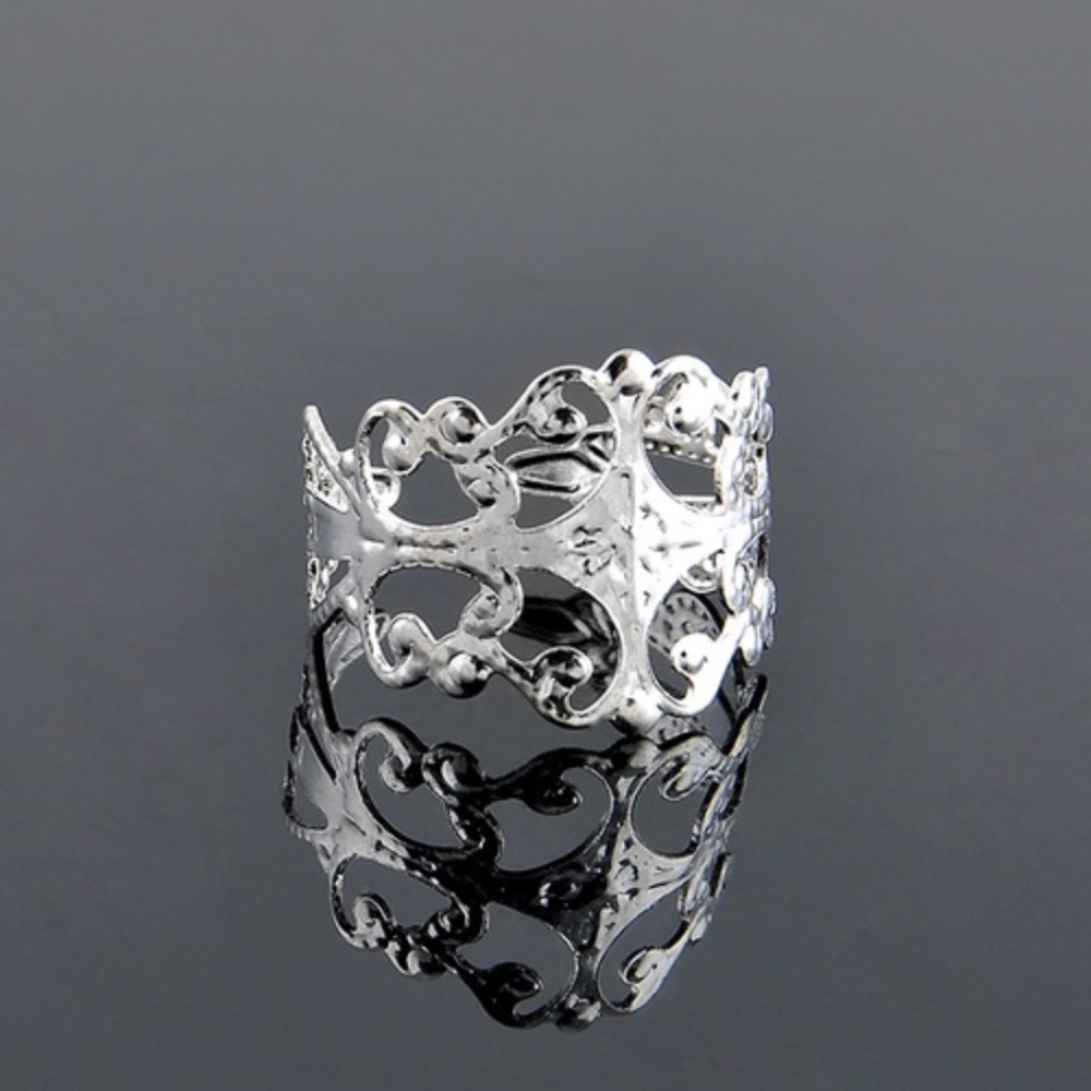 .➰ .SILVER FASHION RING. ➰. - Picture 3 of 3