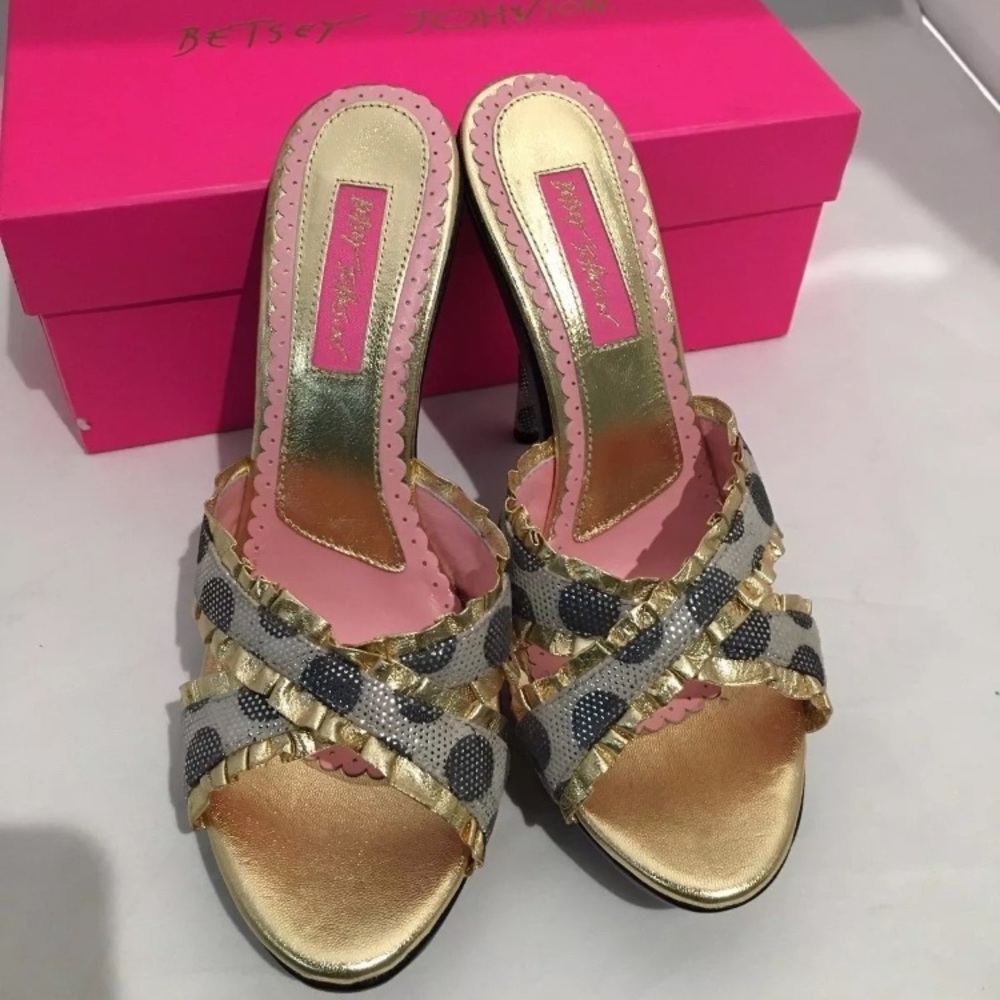 Betsey Johnson Mimi Heel size 7.5