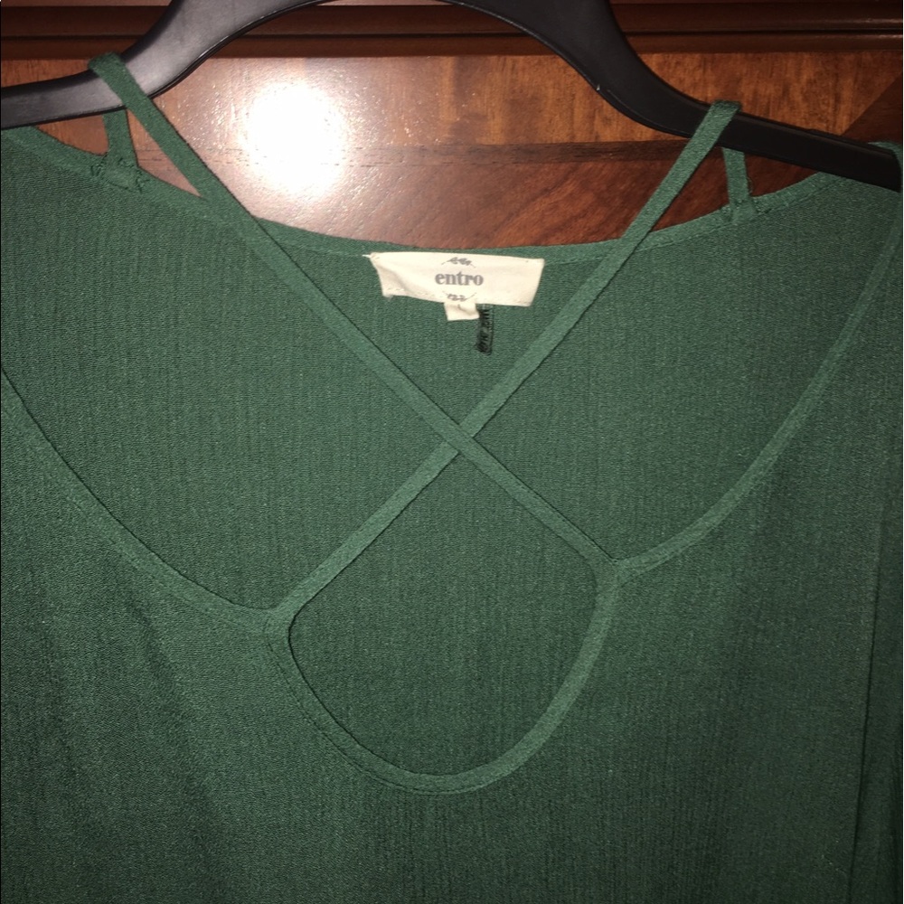 Woman's Top - Picture 3 of 3