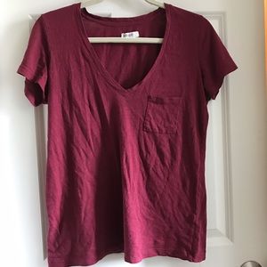 MadeWell v collar T-shirt in burgundy red