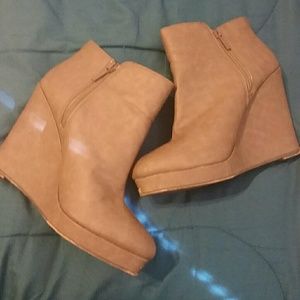*CLEARANCE* Michael Antonio Beige Booties
