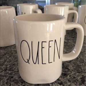 RAE DUNN QUEEN MUG