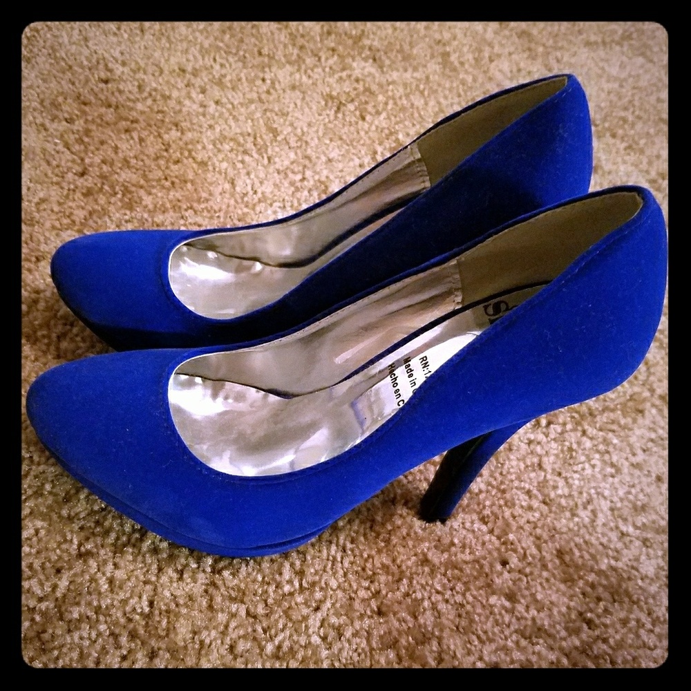 Sasha blue pumps