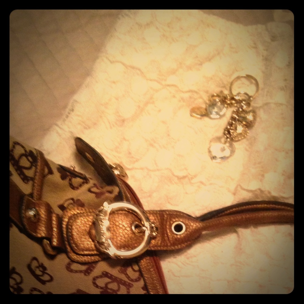 Sz Lg. White Lace style Skirt! Eggggg•celent cond.