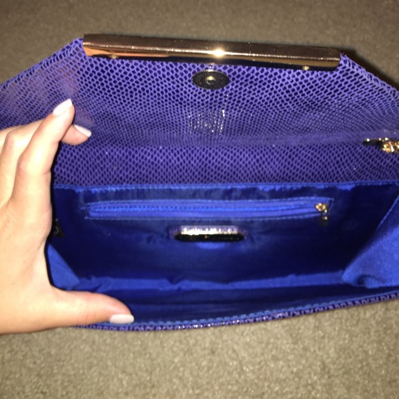 Urban Expression Blue Clutch w/ chain - Picture 4 of 5