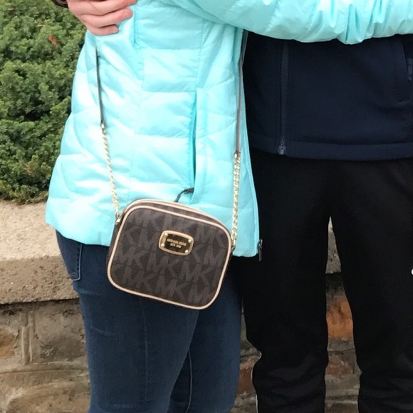 Michael Kors Handbags - 🔴SALE🔴Michael Kors cross body