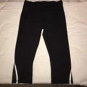 Lululemon athletica black crops w/ mesh panel