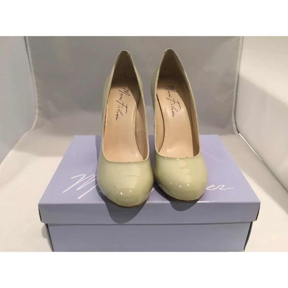Pastel yellow/green patent leather pumps size 7