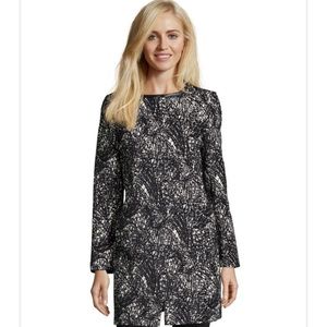 T Tahari women’s black & white jacquard Bally coat
